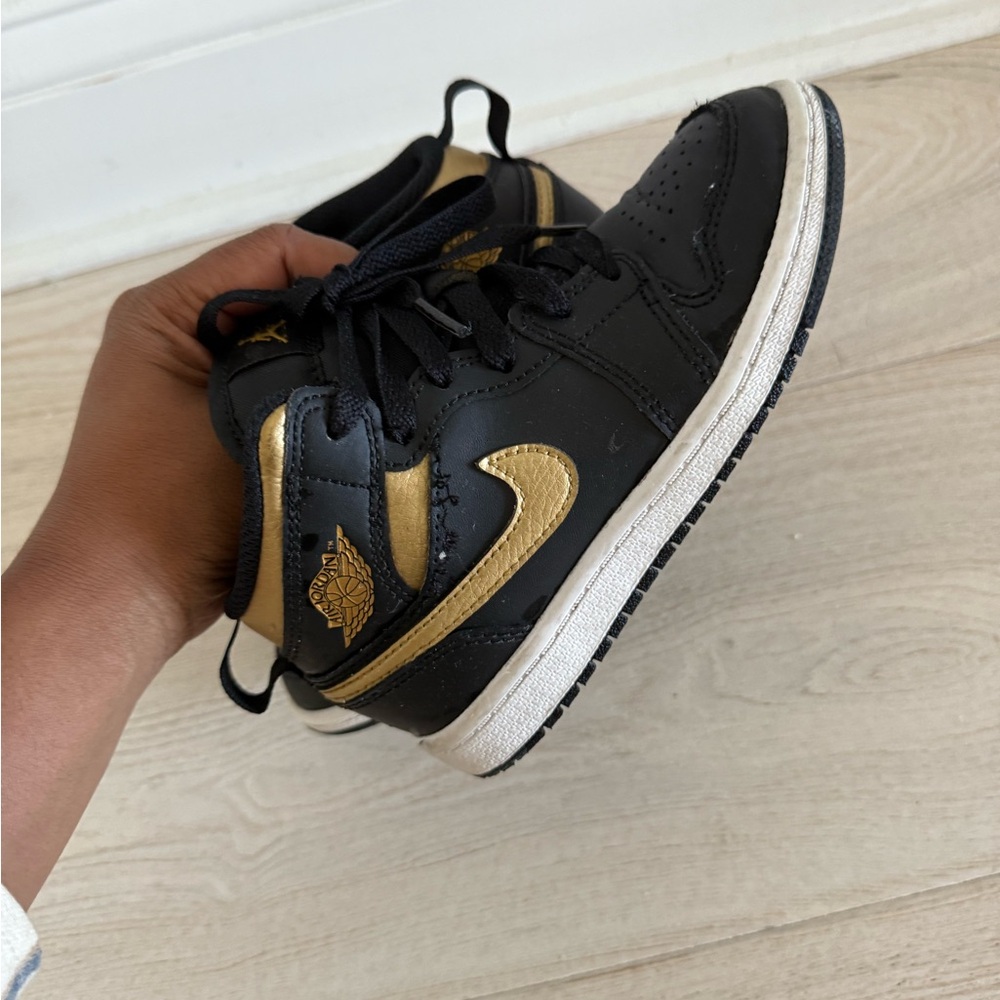 Nike Kids Black and Gold Sneakers - Picture 5 of 8
